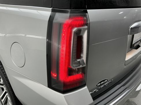 Used 2017 GMC Yukon Denali image 22