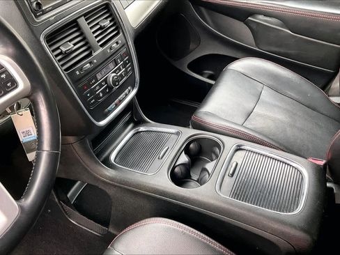 Used 2019 Dodge Grand Caravan GT image 16