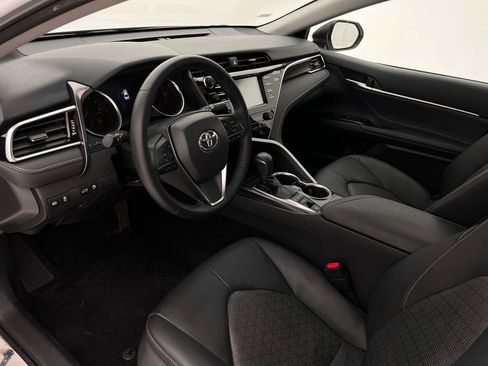 Used 2018 Toyota Camry XSE image 12