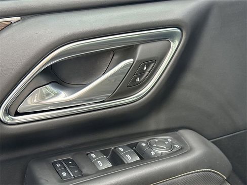 Used 2024 Chevrolet Suburban Premier image 21