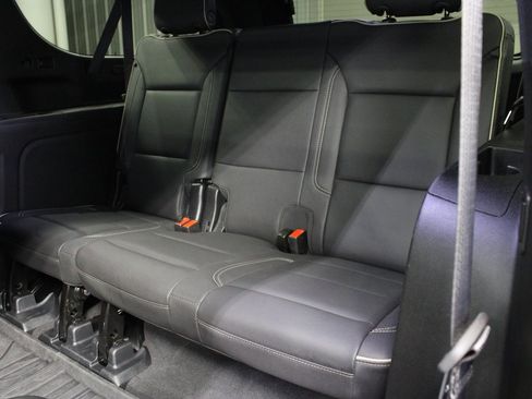 Used 2023 Chevrolet Suburban Premier image 12