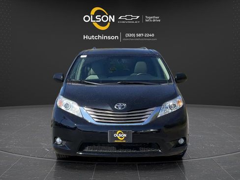 Used 2017 Toyota Sienna XLE w/ XLE Navigation Package AWD/4WD image 15