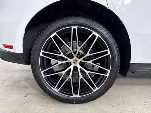 New 2026 Porsche Macan AWD/4WD image 16