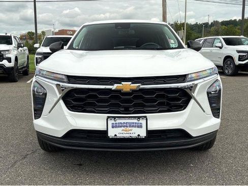 Used 2024 Chevrolet Trax LS w/ Driver Confidence Package FWD image 27