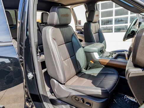 Used 2024 Chevrolet Silverado 3500 High Country w/ Technology Package image 31