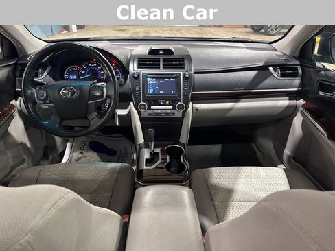 Used 2014 Toyota Camry XLE image 2