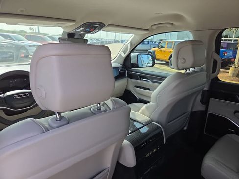 Used 2022 Jeep Wagoneer Series III w/ Flexible Seating Group RWD image 20