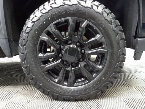 Used 2023 GMC Sierra 3500 Denali w/ Technology Package image 8