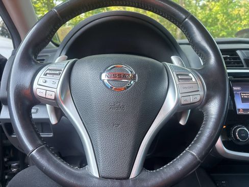 Used 2018 Nissan Altima 2.5 SR w/ SR Midnight Edition FWD image 12