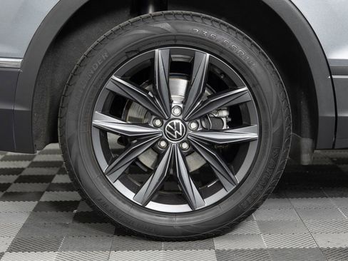 Used 2022 Volkswagen Tiguan SE AWD/4WD image 40