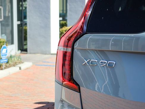 Certified 2026 Volvo XC90 B6 Plus w/ Protection Package AWD/4WD image 9