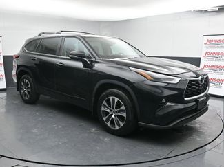 Used 2023 Toyota Highlander XLE video 2