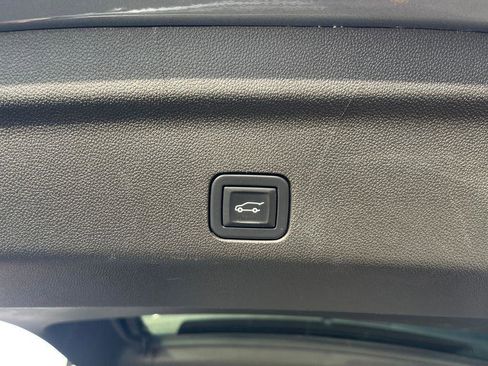 Used 2023 GMC Yukon Denali image 23