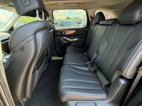 Used 2022 Acura MDX SH-AWD image 12