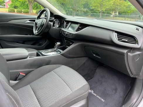 Used 2018 Buick Regal Preferred FWD image 22