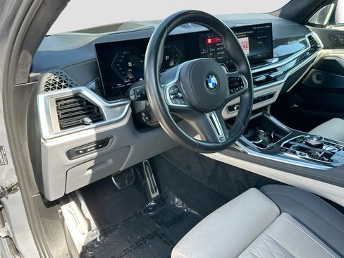 Used 2025 BMW X7 M60i AWD/4WD image 9