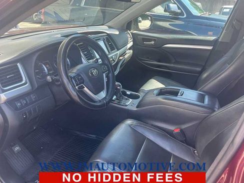 Used 2018 Toyota Highlander XLE AWD/4WD image 2
