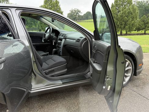Used 2010 Ford Fusion SE FWD image 26
