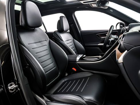 Used 2024 Mercedes-Benz GLC 300 4MATIC w/ AMG Line image 7