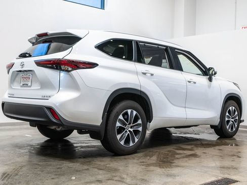 Certified 2026 Toyota Highlander XLE AWD/4WD image 9