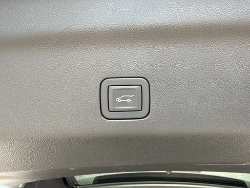 Used 2026 Chevrolet Tahoe Z71 AWD/4WD image 34