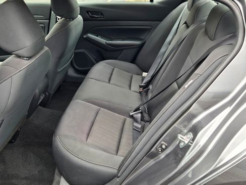 Used 2025 Nissan Altima 2.5 SV FWD image 15