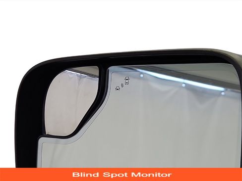 Used 2019 Nissan Titan SL image 12