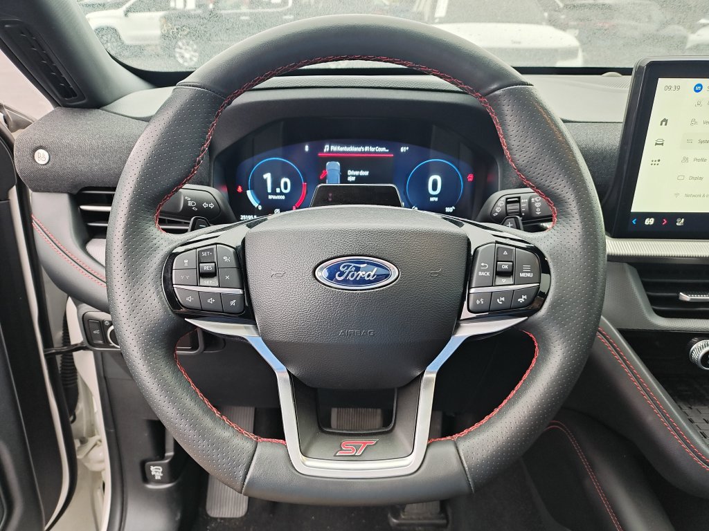 Used 2025 Ford Explorer ST AWD/4WD image 17