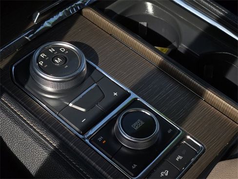 Used 2022 Ford Expedition Limited image 23