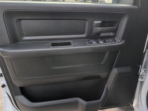 Used 2024 RAM 2500 Tradesman w/ Chrome Appearance Group image 14