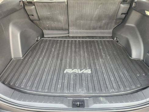 Used 2023 Toyota RAV4 XLE Premium image 31