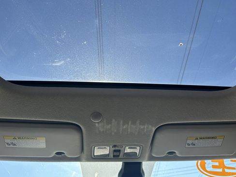 Used 2023 Hyundai Venue SEL image 22