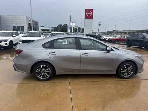 Used 2024 Kia Forte LXS w/ LXS Technology Package FWD image 15