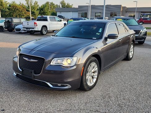 Used 2021 Chrysler 300 Touring L RWD image 3