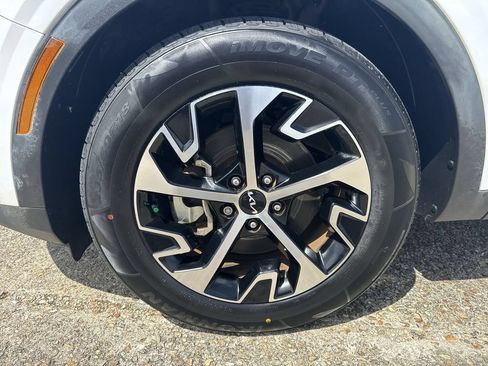 Used 2024 Kia Sportage EX FWD image 12