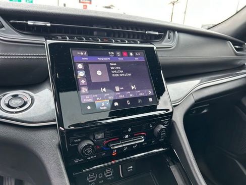 Used 2023 Jeep Grand Cherokee Altitude image 24