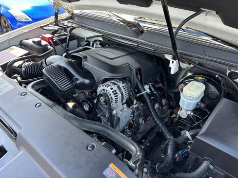 Used 2011 Cadillac Escalade EXT Premium image 24