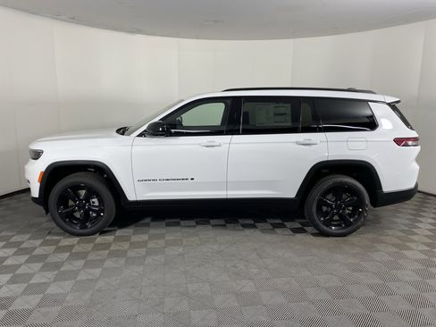 New 2025 Jeep Grand Cherokee L Limited w/ Black Appearance Package image 11