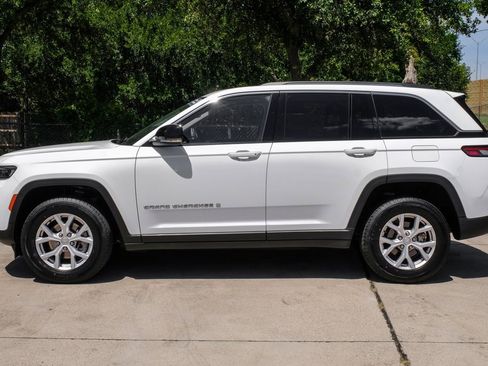 Used 2022 Jeep Grand Cherokee Limited image 20