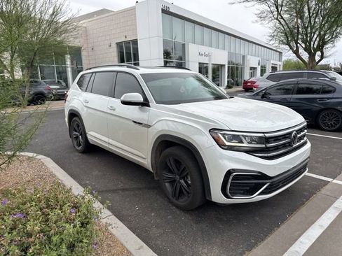 Used 2021 Volkswagen Atlas SE w/ Panoramic Sunroof Package FWD image 2