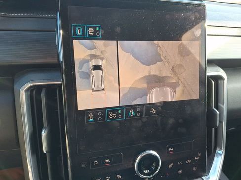 Used 2024 GMC Acadia Elevation image 18