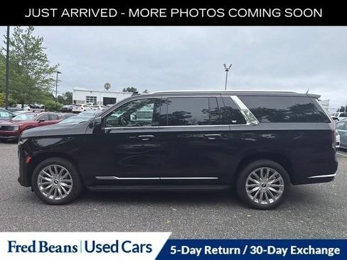 Used 2023 Cadillac Escalade ESV Premium Luxury w/ LPO, Floor Liner Package AWD/4WD image 4