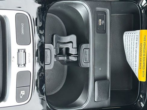 Used 2026 Mercedes-Benz GLB 250 4MATIC image 29