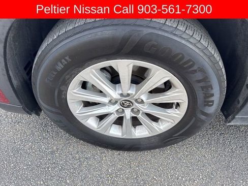 Used 2025 Toyota Grand Highlander AWD image 9