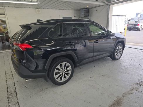 Used 2020 Toyota RAV4 XLE Premium image 6