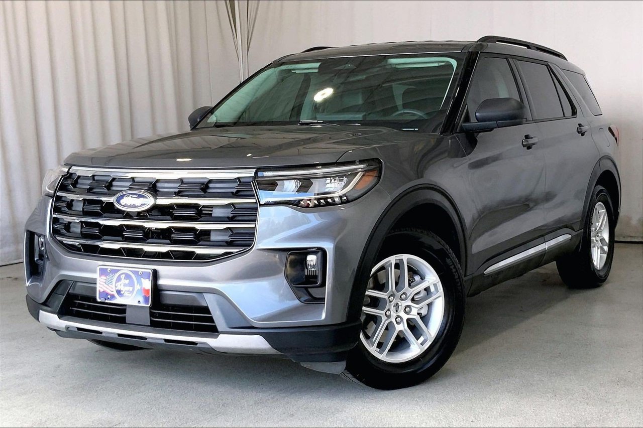 Certified 2025 Ford Explorer Active w/ Active Comfort Package RWD image 12