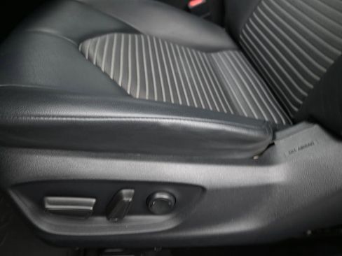 Used 2018 Toyota Camry SE w/ Moonroof Package image 14