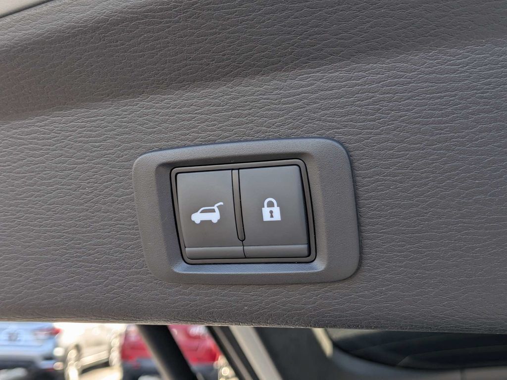 Used 2025 Mitsubishi Outlander SE FWD image 14