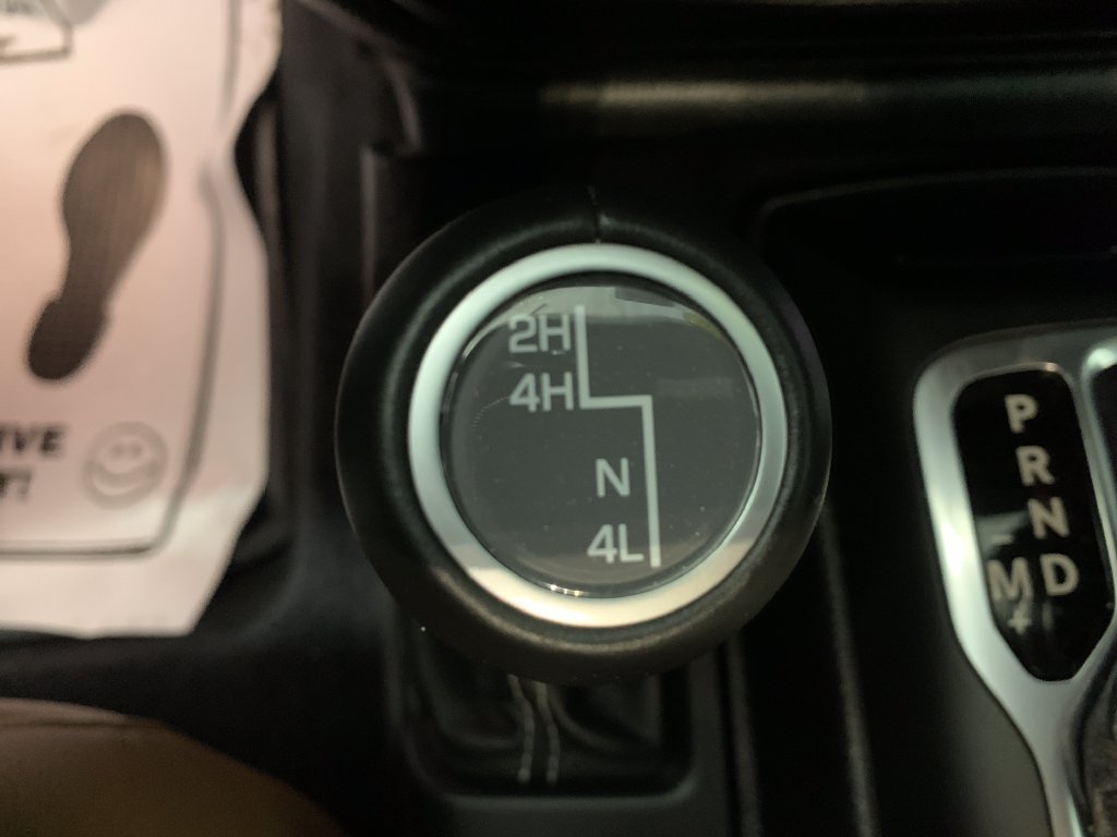 Used 2020 Jeep Wrangler Unlimited Sahara AWD/4WD image 25