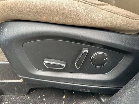 Used 2020 Ford Explorer Limited image 18